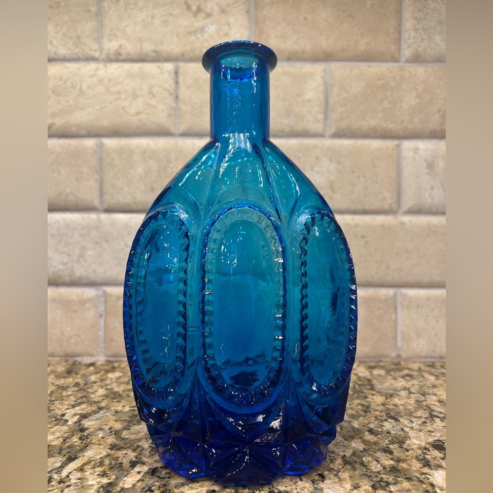 Vintage COLBALT BLUE DOUBLE GLASSED BOTTOM AMBERINA  GLASS BOTTLE